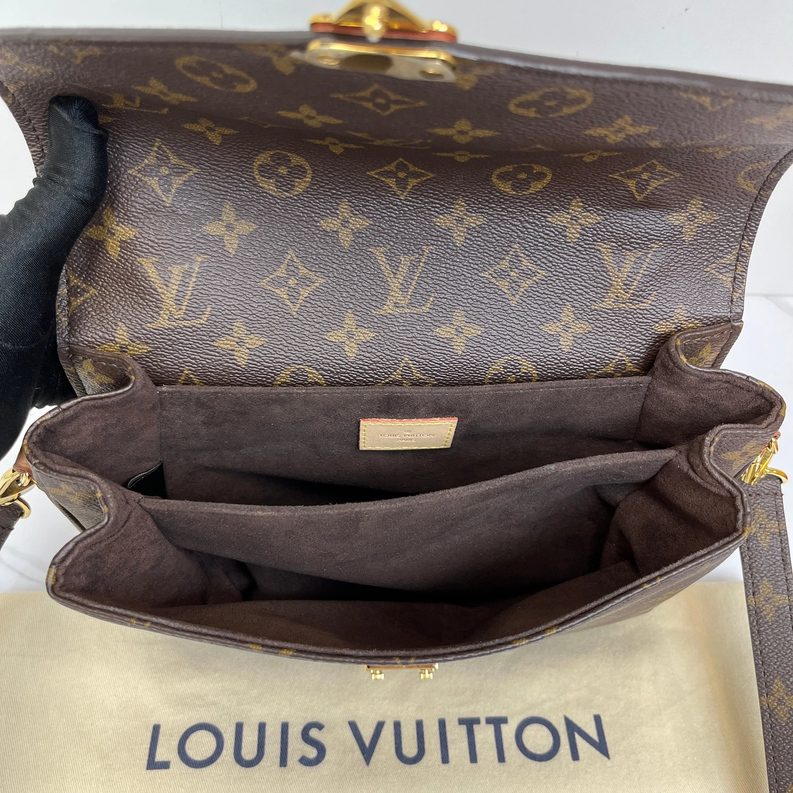 Louis Vuitton POCHETTE MÉTIS